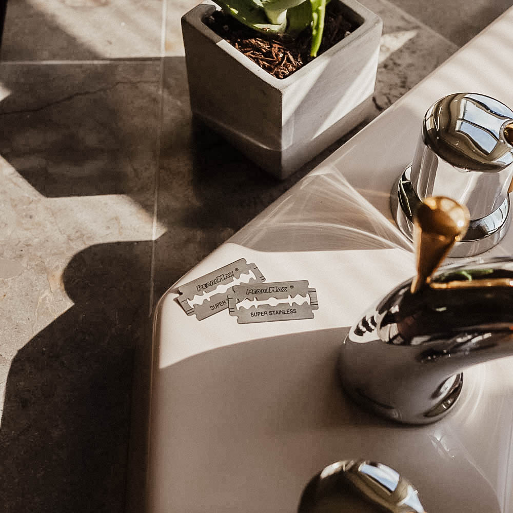 Stainless Steel Safety Razor Blades - Pack of 5 or 100 - 100 Double Edge Razor Blades - by Famigift